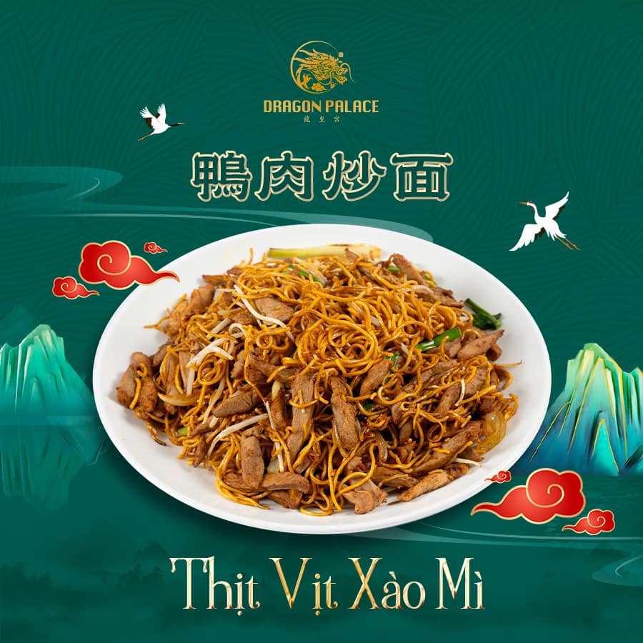 Quán mì người Hoa quận 1 - Nổi bật với tô mì vịt nóng hổi, sợi mì vàng óng quyện cùng thịt vịt quay mềm thơm, hấp dẫn ngay từ ánh nhìn đầu tiên.