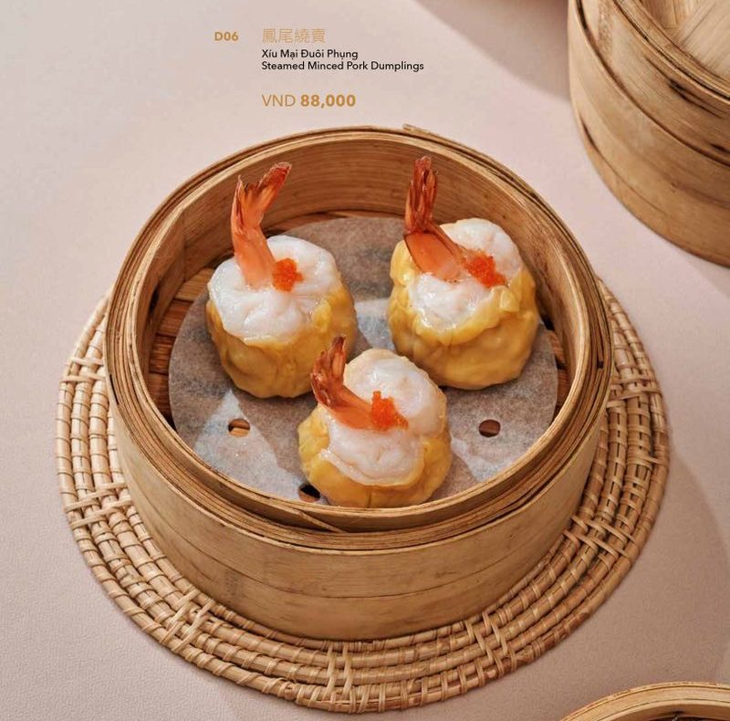 Há cảo mỏng tang, trong ánh lên sắc tôm tươi – tất cả tạo nên sức hút khó cưỡng của một quán dimsum Quận 1 đúng điệu.