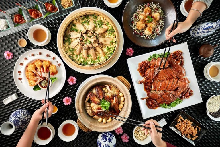 Hình ảnh món ăn Trung Quốc tại Sài Gòn với sắc màu hấp dẫn và cách bày trí tinh tế mang đến trải nghiệm ẩm thực vừa truyền thống vừa hiện đại.