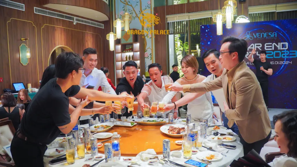 Tận hưởng không gian tiệc đẳng cấp và dịch vụ chuyên nghiệp tại nhà hàng quảng đông Dragon Palace.